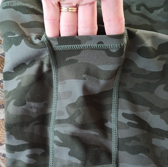 Women's Colorfulkoala High Waisted Yoga Pants Camouflage Leggings Medium - Picture 4 of 4